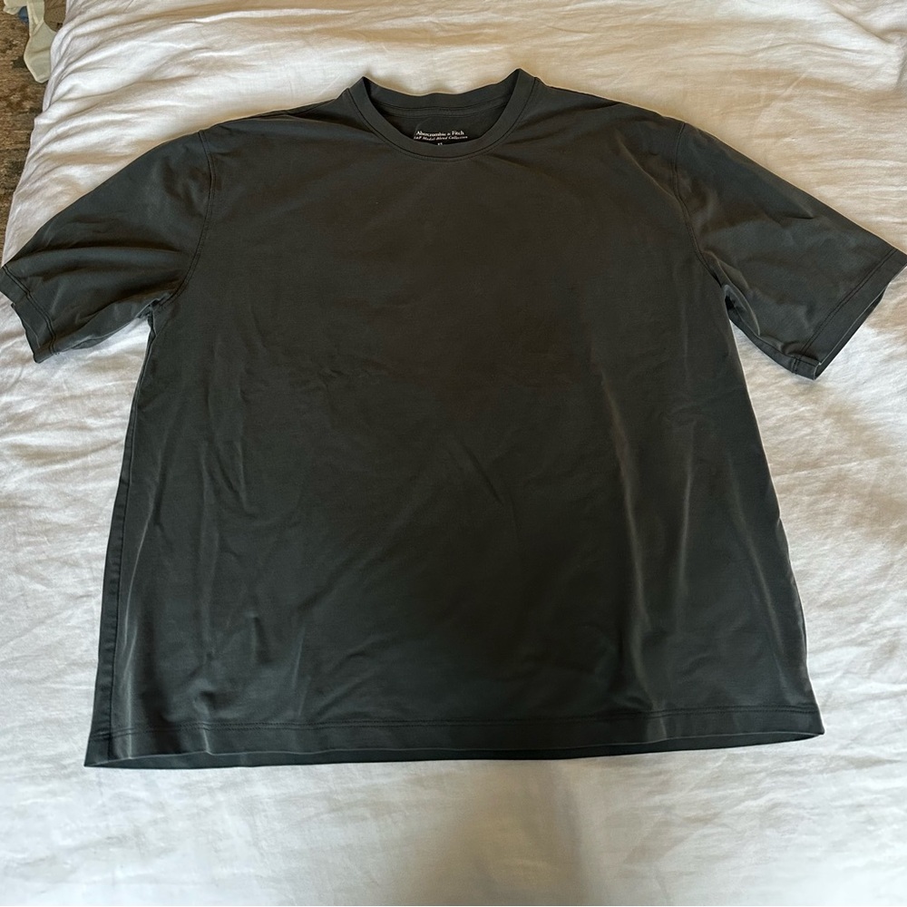 Abercrombie & Fitch Boxy Cropped T-Shirt